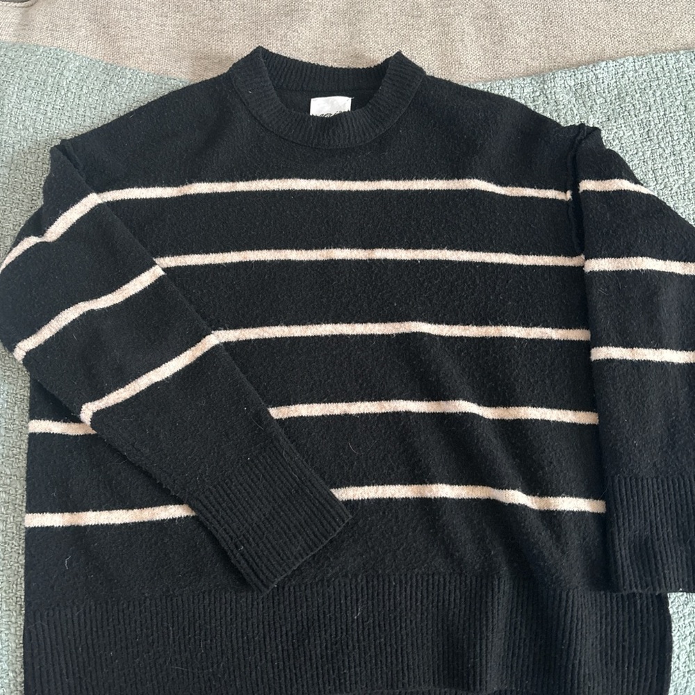 Aerie Women's Black and Cream Striped Crewneck Sweater